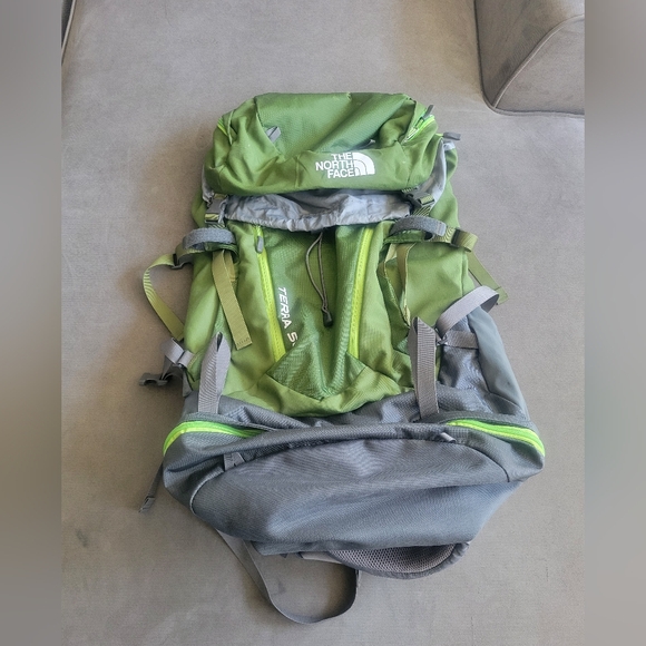 The North Face Terra 50 Green Hiking Travel Backpack  Bag Optifit - Picture 1 of 5